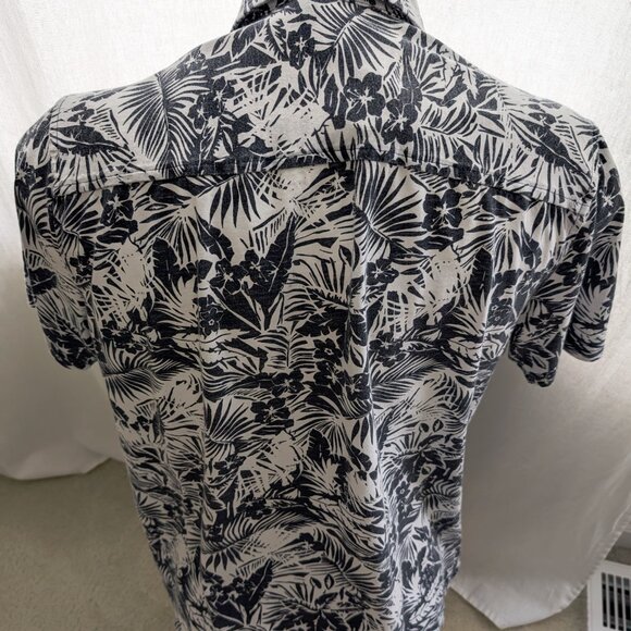 Goodfellow & Co™ Men’s Short Sleeve Collared Button-Down Shirt - Black & White - Picture 4 of 7